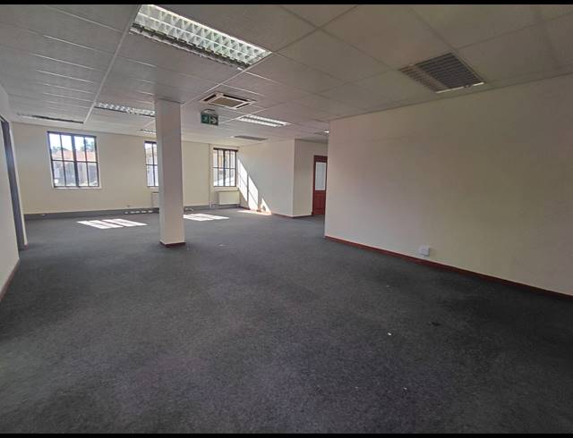 174M² OFFICE TO LET IN BRYANSTON